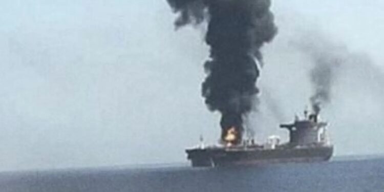 Ερυθρά Θάλασσα: Ελληνόκτητο πλοίο χτυπήθηκε από τους Χούθι με πύραυλο