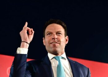 Βίντεο με τη χυδαία ομοφοβική επίθεση στον Στέφανο Κασσελάκη στον Βόλο – «Έλα να το πεις εδώ»