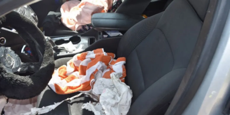 Alldaynews.gr Φρικτός θάνατος 22χρονης μητέρας σε τροχαίο – Η οικογένειά της καταγγέλλει ότι οι αερόσακοι ήταν «μαϊμού» και «έσκασαν σαν χειροβομβίδα»