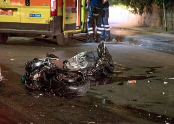 Θανατηφόρο τροχαίο με έναν 22χρονο νεκρό μετά τη σύγκρουση μηχανής με αστικό λεωφορείο (video)