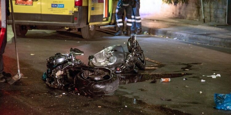 Θανατηφόρο τροχαίο με έναν 22χρονο νεκρό μετά τη σύγκρουση μηχανής με αστικό λεωφορείο (video)