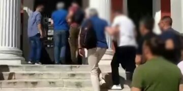 Alldaynews.gr Έτσι δρούσε το κύκλωμα της μίζας στη ΔΟΥ Χαλκίδας: Η διευθύντρια, η διεκπεραιρώτρια και η «απρόσεκτη» Λίνα