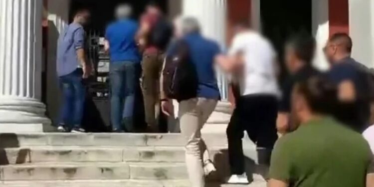 Alldaynews.gr Έτσι δρούσε το κύκλωμα της μίζας στη ΔΟΥ Χαλκίδας: Η διευθύντρια, η διεκπεραιρώτρια και η «απρόσεκτη» Λίνα