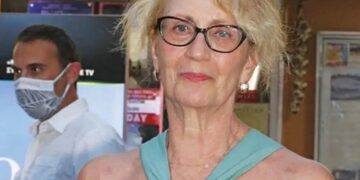 Alldaynews.gr Επιμένει η Θέμις Μπαζάκα: «Tα θρησκευτıκά πρέπεı να βγουν από τα σχολεία»