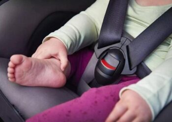 Τρόμος στη Θεσσαλονίκη: Παιδί 2,5 ετών έμεινε κλειδωμένο σε αμάξι για μισή ώρα (video)