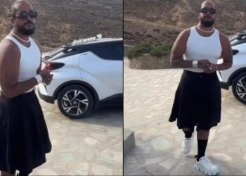 Slimane: Στην Μύκονο με φούστα ο Γάλλος τραγουδιστής που αγαπήθηκε από όλη την Ελλάδα