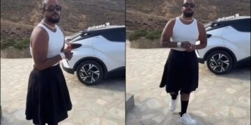 Alldaynews.gr Slimane: Στην Μύκονο με φούστα ο Γάλλος τραγουδιστής που αγαπήθηκε από όλη την Ελλάδα