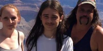 Οικογενειακή τραγωδία: 19χρονος ελληνικής καταγωγής σκότωσε τους γονείς του και τραυμάτισε αστυνομικό (video)