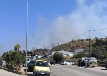 Καίγονται σπίτια από τη φωτιά στο Κρανίδι – Βλάβη στο 112 – Σε εξέλιξη οι φωτιές σε Αρκαδία, Αχαΐα και Λάρισα