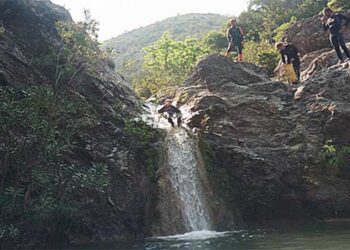 Τραγωδία σε φαράγγι στη Τροιζηνία: Αγόρι καταπλακώθηκε από κλαδί και σκοτώθηκε