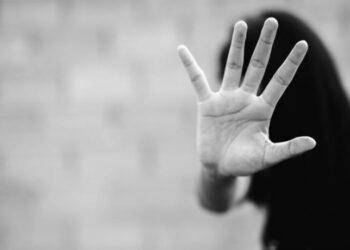 «Θα σε θάψω ζωντανή» – Απειλές του δημοσιογράφου της ΕΡΤ και στην πρώην σύζυγό του