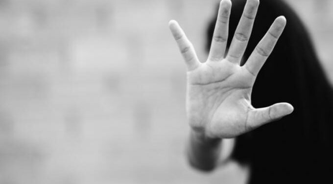 Alldaynews.gr «Θα σε θάψω ζωντανή» – Απειλές του δημοσιογράφου της ΕΡΤ και στην πρώην σύζυγό του