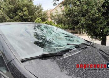 «Νοσηλεύεται με κρανιοεγκεφαλικές κακώσεις», λέει ο πατέρας του 16χρονου που για να αποφύγει σκύλο έπεσε σε διερχόμενο όχημα