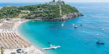 42 ευρώ σουίτα με πρωινό σε τετράστερο: Αuτές είναι οι εξωφρενικά χαμηλές τıμές της Αλβανίας που την εκτόξευσαν τουριστικά