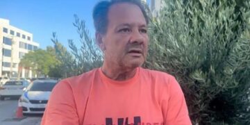 Alldaynews.gr Απόστολος Λύτρας: Παραδόθηκε μετά το ένταλμα σύλληψης – Αρνείται ότι έστειλε απειλητικό μήνυμα