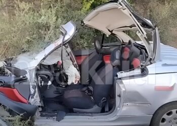 Σοκαριστικό τροχαίο: Διασωληνωμένος 19χρονος μετά από σύγκρουση δύο ΙΧ – Καρφώθηκε σε φορτηγό (φωτο, video)