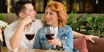 Alldaynews.gr Χωρίσαμε λόγω διαφοράς ηλικίας εγώ 30 εκεινη 42. Παντρεύτηκα άλλη αλλά γύρισα πίσω στην πρώην