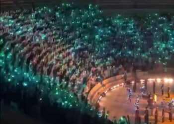 Η απόλυτη μαγεία! Πλάνα από το βίντεο κλιπ του νέου τραγουδιού των Coldplay που γυρίστηκε στο Ηρώδειο