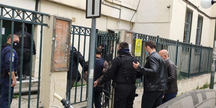 Alldaynews.gr «Θα σε σκίσω σαν κ@@@@α»: Αδιανόητες απειλές αστυνομικού κατά δικαστικού – Καταδικάστηκε ο ένστολος