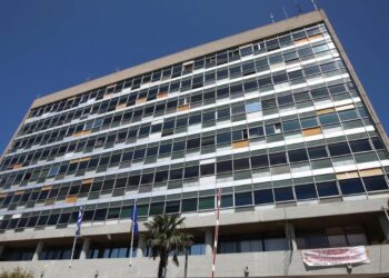 Alldaynews.gr Έκτακτο: Λιποθύμησε φοιτητής την ώρα της εξεταστικής στη Νομική του ΑΠΘ λόγω καύσωνα