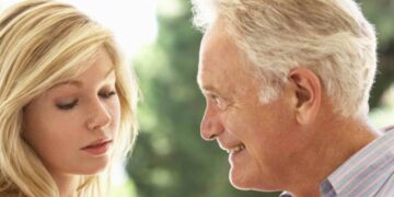 Alldaynews.gr «Ερωτεύτηκα τον πεθερό μου και θέλω να πάρω διαζύγιο από τον γιο του, πως λέτε να του το πω;»