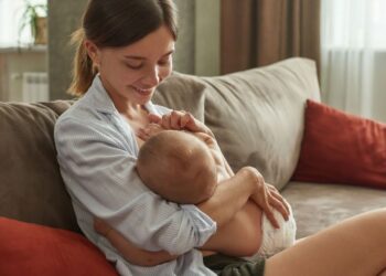 Μητρικό γάλα στη… μαύρη αγορά: Πόσο πουλάνε τα 10 ml (video)