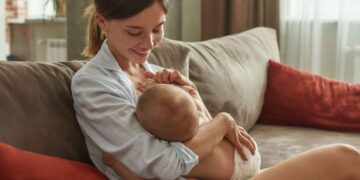 Μητρικό γάλα στη… μαύρη αγορά: Πόσο πουλάνε τα 10 ml (video)