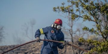 Alldaynews.gr Καίγεται η Ελλάδα μας: Ταυτόχρονα πύρινα μέτωπα σε Βαρυμπόμπη, Μενίδι, Μάτι και λίμνη Βόλβη