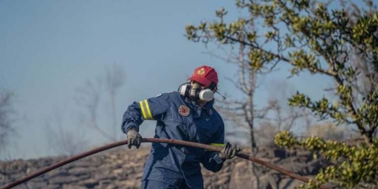 Alldaynews.gr Καίγεται η Ελλάδα μας: Ταυτόχρονα πύρινα μέτωπα σε Βαρυμπόμπη, Μενίδι, Μάτι και λίμνη Βόλβη