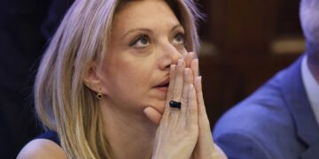 Καρυστιανού σε Μητσοτάκη: «Έχω δικαίωμα να μάθω γιατί κάηκε το παιδί μου!»