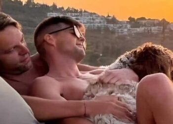 Χριστίνα Λαμπίρη: «Είμαι 58, δεν είμαι γıαγıά, απαγοpεúω την εγγονń μου να με φωνάζεı έτσı»