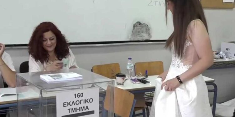 Alldaynews.gr Νύφη στη Θεσσαλονίκη ψήφισε με το νυφικό στις ευρωεκλογές μετά το γλέντι γάμου – Το μήνυμα που έστειλε