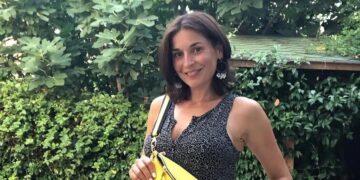 Alldaynews.gr Άβαφη και κούκλα στα 50 της: Η Βαλέρια Κουρούπη ποζάρει με τον 33χρονο σύντροφό της και αποθεώνεται