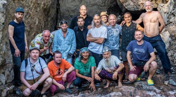 Alldaynews.gr Παρέα μάλλον ανακάλυψε θησαυρό 15 δισ. λιρών μετά από 37 χρόνια και 100.000 ώρες ανασκαφών