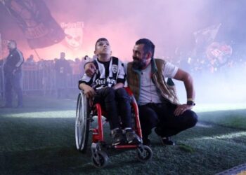 Πράξη ψυχής από τον ΠΑΟΚ: Στέλνει τον μικρό Γιαννάκη στις ΗΠΑ και του χαρίζει το όνειρο να περπατήσει ξανά