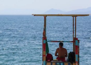 Νεκρός 20χρονος ναυαγοσώστης μετά από καβγά με αλλοδαπούς στις Καλύβες – Διέφυγε αλλά λίγα μέτρα μετά έπαθε ανακοπή