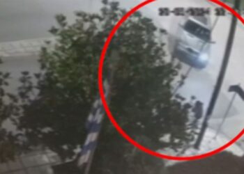 Θεσσαλονίκη: Η στιγμή που τζιπ συγκρούεται με μηχανή στο Πανόραμα – Ο αναβάτης έμεινε 2 μέρες στη ΜΕΘ