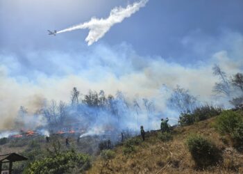 Μεγάλη φωτιά στην Πάρνηθα: Μήνυμα του 112, ενισχύονται οι πυροσβεστικές δυνάμεις – Δείτε βίντεο και φωτογραφίες