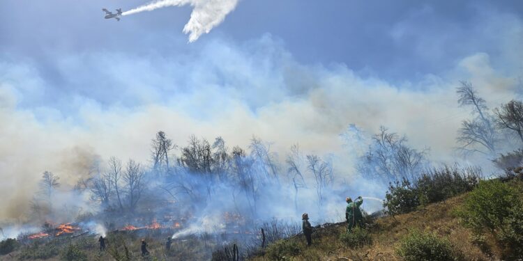 Μεγάλη φωτιά στην Πάρνηθα: Μήνυμα του 112, ενισχύονται οι πυροσβεστικές δυνάμεις – Δείτε βίντεο και φωτογραφίες