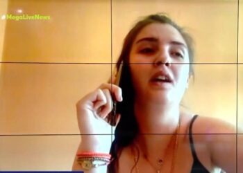 Συγκλονιστικό βίντεο: Γυναίκα με αίματα στο πρόσωπο καταγγέλλει ξυλοδαρμό από τον άντρας της