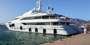 Alldaynews.gr «Βροχή» συλλήψεων για τη φωτιά στην Ύδρα – Με χειροπέδες 13 άτομα από τη θαλαμηγό που «έφυγαν» τα πυροτεχνήματα