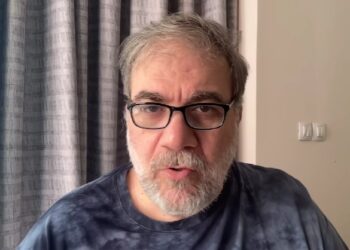 Ο Δημήτρης Σταρόβας σε ένα συγκλονιστικό βίντεο μιλάει για το εγκεφαλικό που υπέστη – «Κάθε μέρα βελτιώνομαι»