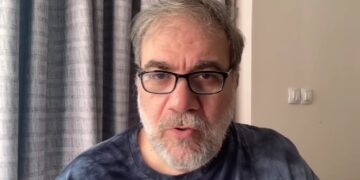 Alldaynews.gr Ο Δημήτρης Σταρόβας σε ένα συγκλονιστικό βίντεο μιλάει για το εγκεφαλικό που υπέστη – «Κάθε μέρα βελτιώνομαι»