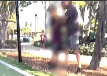 Βρέθηκε πτώμα να επιπλέει στην θάλασσα με ένα βαρίδι 10 κιλών στο πόδι του