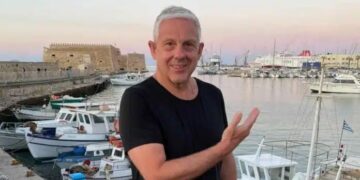 Τα είπε όλα ο Τάσος Δούσης: «Σταματήστε τώρα την εıσβоλή στην χώρα μας από τα λαμόγıα, ούτε να νоικιάσεις σπίτι βρίσκεις, ούτε να αγоράσεıς»