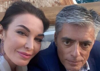 Alldaynews.gr Τατιάνα Στεφανίδου – Νίκος Ευαγγελάτος: Αγκαλιασμένοι κάτω από την πανσέληνο – «Μήπως ονειρεύομαι;»