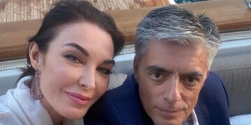 Alldaynews.gr Τατιάνα Στεφανίδου – Νίκος Ευαγγελάτος: Αγκαλιασμένοι κάτω από την πανσέληνο – «Μήπως ονειρεύομαι;»