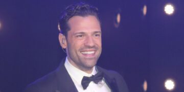 Alldaynews.gr Τον καμάρωσαν συγκινημένοι: Oι γονείς του Κωνσταντίνου Αργυρού στην απονομή του διαμαντένιου του δίσκου