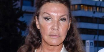 Βάνα Μπάρμπα: «Οι γυναίκες έφευγαν από τα τραπέζια που ήμουν, με φοβόντουσαν – Δεν υπήρχε καμία ωραιότερη»