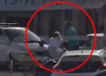 Alldaynews.gr Κυκλοφόρησε το βίντεο-σοκ που δείχνει τον ξυλοδαρμό της Χριστίνας Παππά στη Γλυφάδα